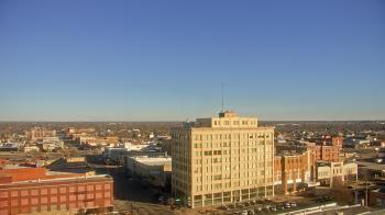 Weather camera view of First National Bank-Hutchinson.
