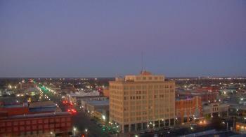 Weather camera view of First National Bank-Hutchinson.