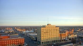 Weather camera view of First National Bank-Hutchinson.