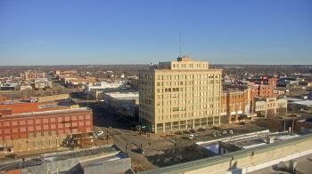 Weather camera view of First National Bank-Hutchinson.