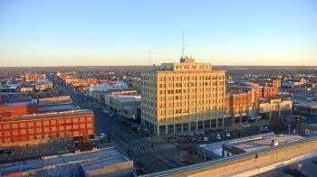 Weather camera view of First National Bank-Hutchinson.