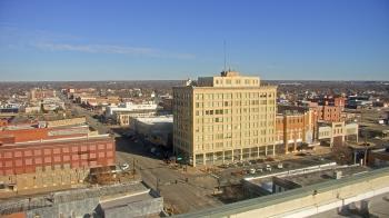 Weather camera view of First National Bank-Hutchinson.