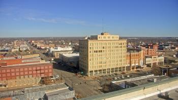 Weather camera view of First National Bank-Hutchinson.