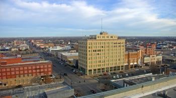 Weather camera view of First National Bank-Hutchinson.