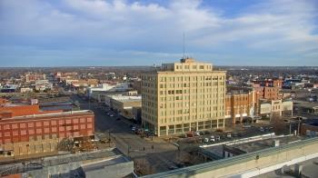 Weather camera view of First National Bank-Hutchinson.