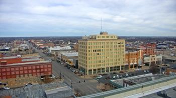 Weather camera view of First National Bank-Hutchinson.