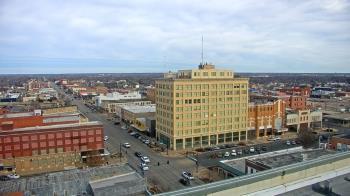 Weather camera view of First National Bank-Hutchinson.