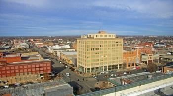 Weather camera view of First National Bank-Hutchinson.