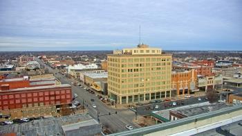 Weather camera view of First National Bank-Hutchinson.