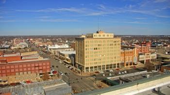 Weather camera view of First National Bank-Hutchinson.