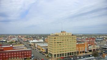 Weather camera view of First National Bank-Hutchinson.