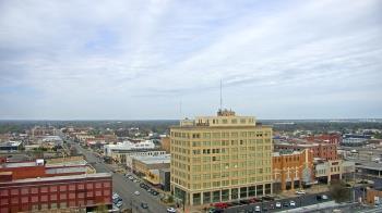 Weather camera view of First National Bank-Hutchinson.