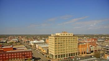 Weather camera view of First National Bank-Hutchinson.
