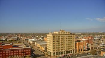 Weather camera view of First National Bank-Hutchinson.