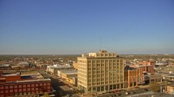 Weather camera view of First National Bank-Hutchinson.