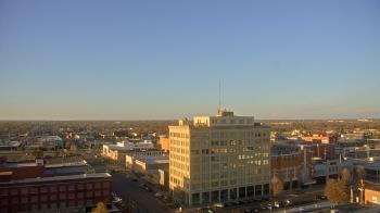 Weather camera view of First National Bank-Hutchinson.