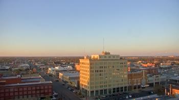Weather camera view of First National Bank-Hutchinson.