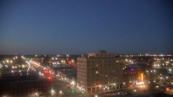 Weather camera view of First National Bank-Hutchinson.
