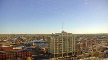Weather camera view of First National Bank-Hutchinson.
