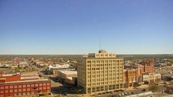 Weather camera view of First National Bank-Hutchinson.