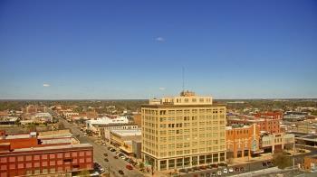 Weather camera view of First National Bank-Hutchinson.