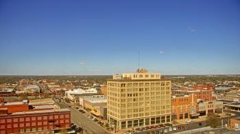 Weather camera view of First National Bank-Hutchinson.