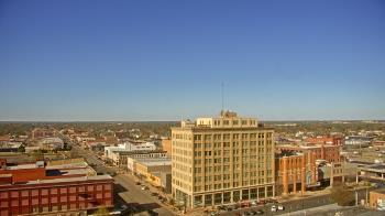 Weather camera view of First National Bank-Hutchinson.