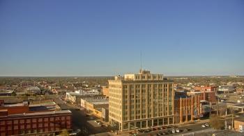 Weather camera view of First National Bank-Hutchinson.