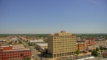 Weather camera view of First National Bank-Hutchinson.