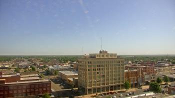 Weather camera view of First National Bank-Hutchinson.
