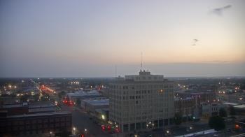 Weather camera view of First National Bank-Hutchinson.