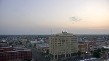 Weather camera view of First National Bank-Hutchinson.