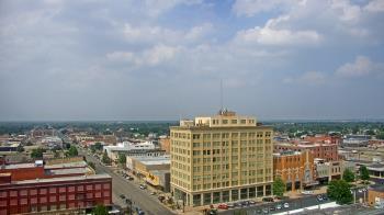 Weather camera view of First National Bank-Hutchinson.