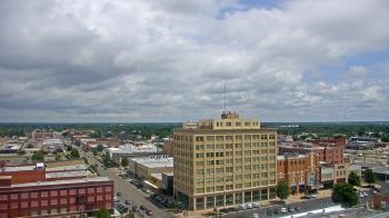 Weather camera view of First National Bank-Hutchinson.
