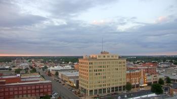 Weather camera view of First National Bank-Hutchinson.