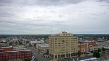 Weather camera view of First National Bank-Hutchinson.