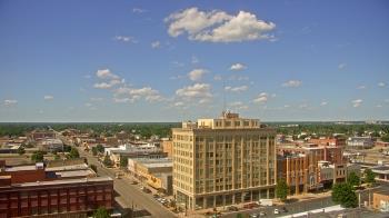 Weather camera view of First National Bank-Hutchinson.