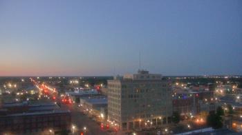 Weather camera view of First National Bank-Hutchinson.