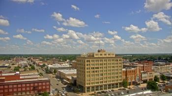 Weather camera view of First National Bank-Hutchinson.