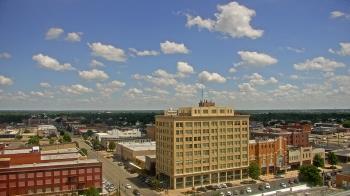 Weather camera view of First National Bank-Hutchinson.