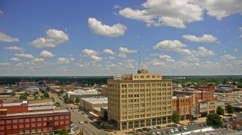 Weather camera view of First National Bank-Hutchinson.