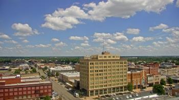 Weather camera view of First National Bank-Hutchinson.
