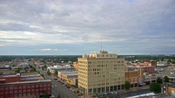 Weather camera view of First National Bank-Hutchinson.