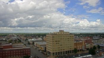 Weather camera view of First National Bank-Hutchinson.