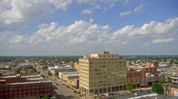 Weather camera view of First National Bank-Hutchinson.