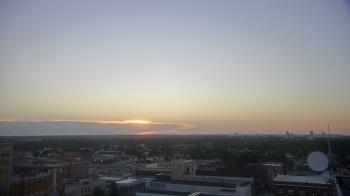 Weather camera view of First National Bank-Hutchinson.