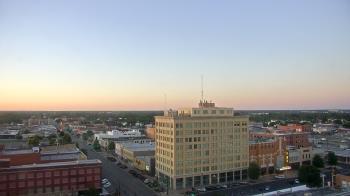 Weather camera view of First National Bank-Hutchinson.