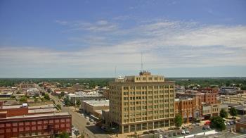 Weather camera view of First National Bank-Hutchinson.