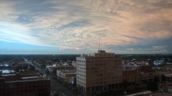 Weather camera view of First National Bank-Hutchinson.