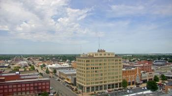 Weather camera view of First National Bank-Hutchinson.